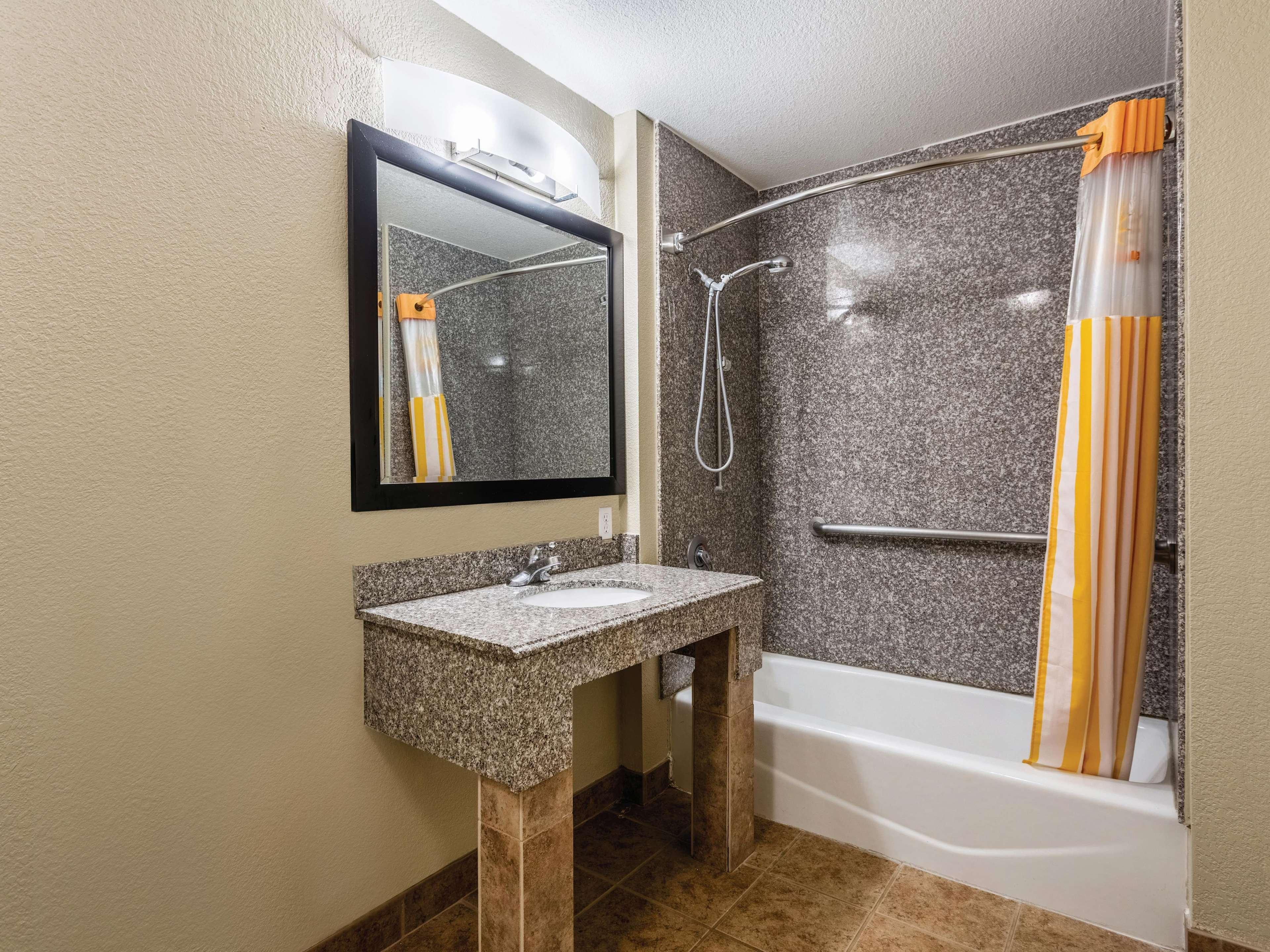 La Quinta By Wyndham Deming Hotel Exterior photo